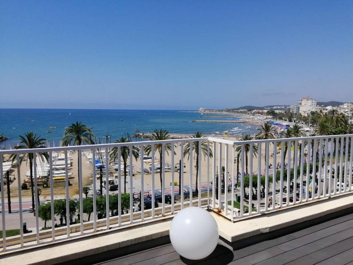 Atico Con Fantasticas Vistas Al Mar Y La Iglesia Lejlighed Sitges Eksteriør billede