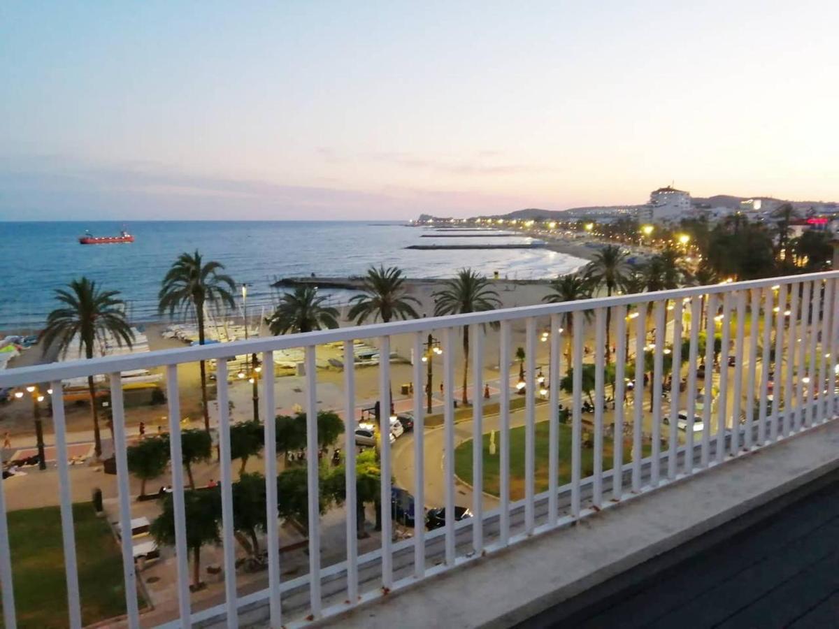 Atico Con Fantasticas Vistas Al Mar Y La Iglesia Lejlighed Sitges Eksteriør billede