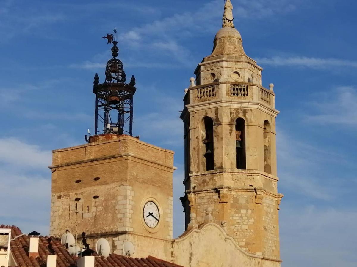 Atico Con Fantasticas Vistas Al Mar Y La Iglesia Lejlighed Sitges Eksteriør billede