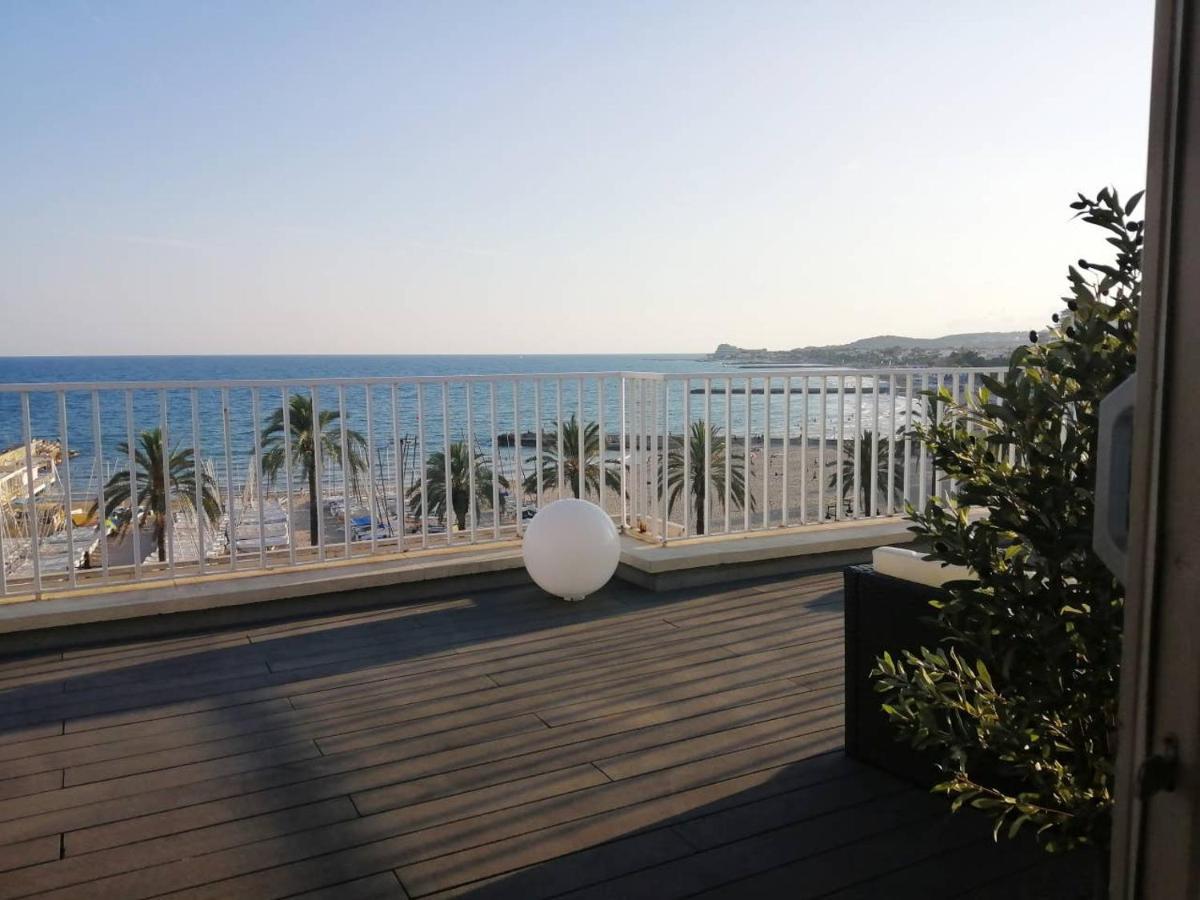 Atico Con Fantasticas Vistas Al Mar Y La Iglesia Lejlighed Sitges Eksteriør billede