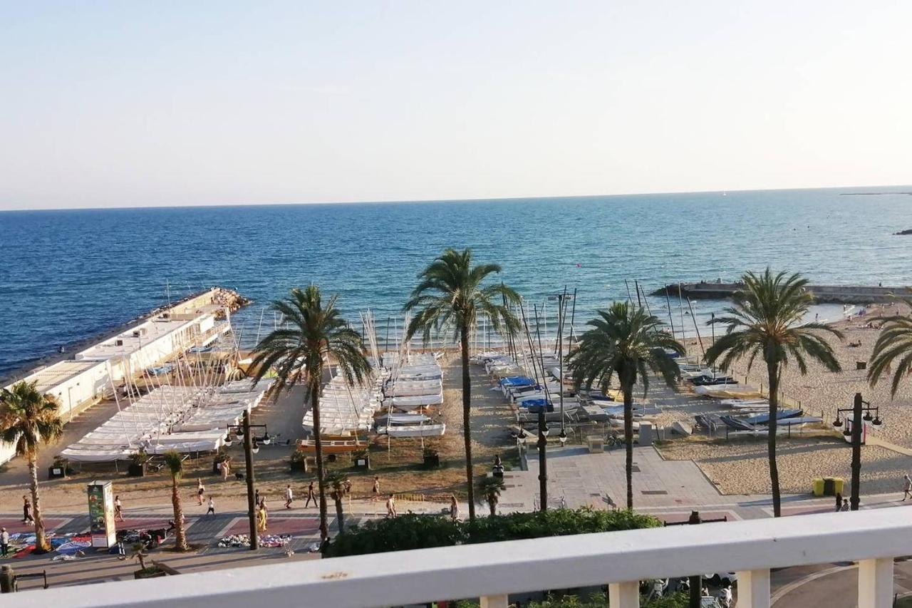 Atico Con Fantasticas Vistas Al Mar Y La Iglesia Lejlighed Sitges Eksteriør billede