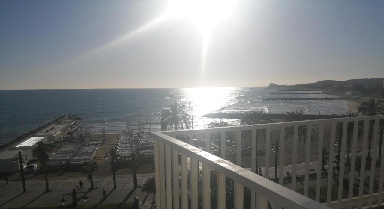 Atico Con Fantasticas Vistas Al Mar Y La Iglesia Lejlighed Sitges Eksteriør billede
