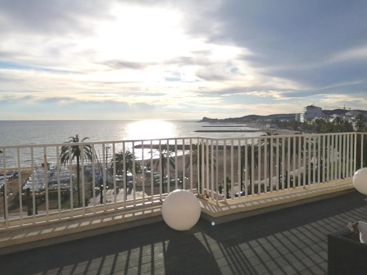 Atico Con Fantasticas Vistas Al Mar Y La Iglesia Lejlighed Sitges Eksteriør billede