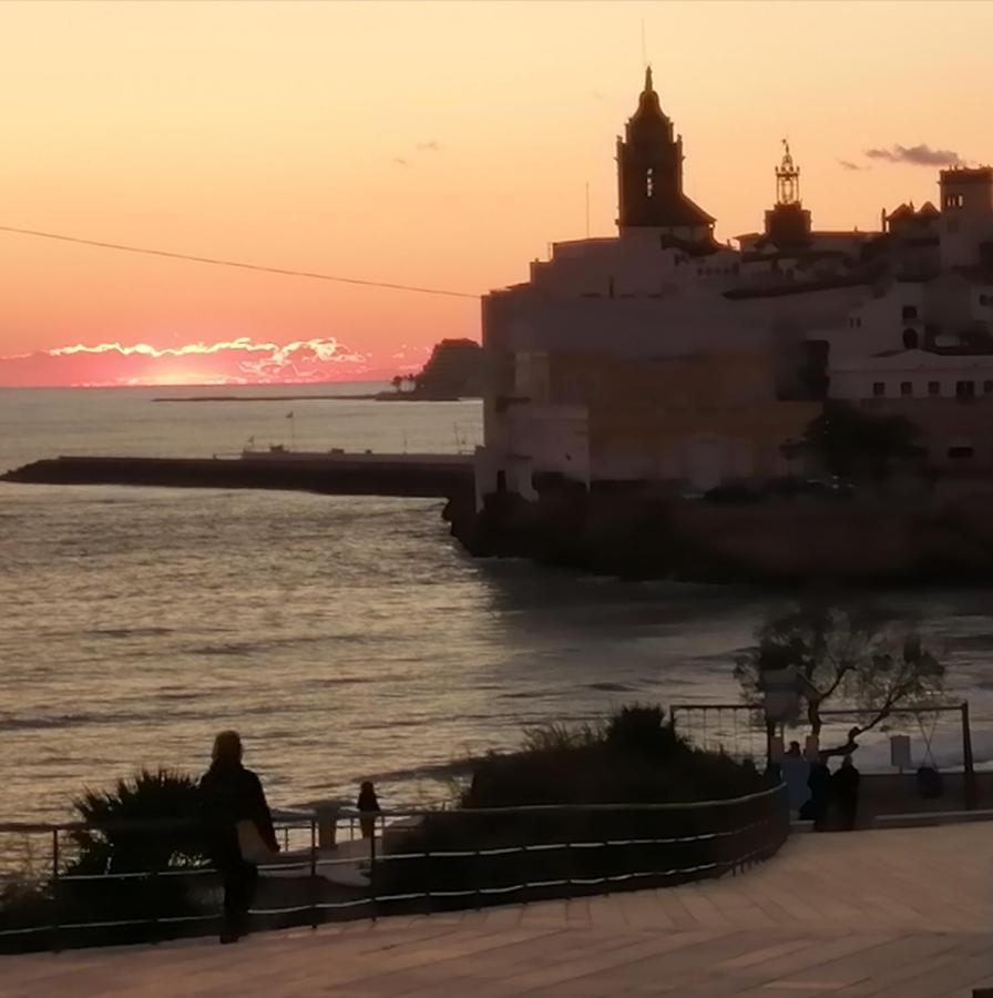 Atico Con Fantasticas Vistas Al Mar Y La Iglesia Lejlighed Sitges Eksteriør billede