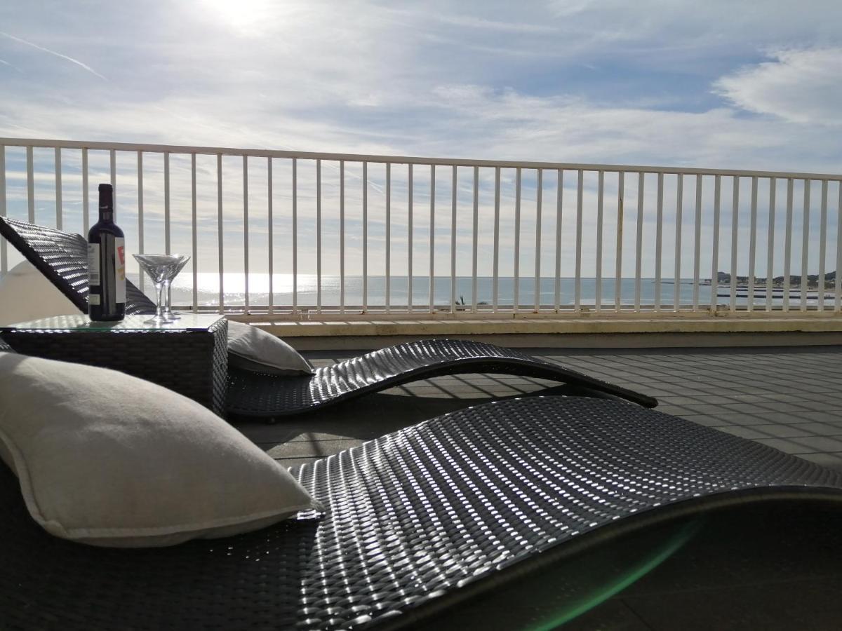 Atico Con Fantasticas Vistas Al Mar Y La Iglesia Lejlighed Sitges Eksteriør billede