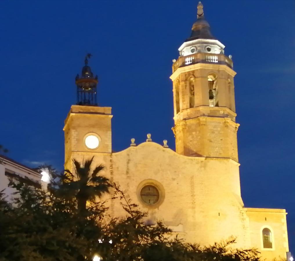 Atico Con Fantasticas Vistas Al Mar Y La Iglesia Lejlighed Sitges Eksteriør billede