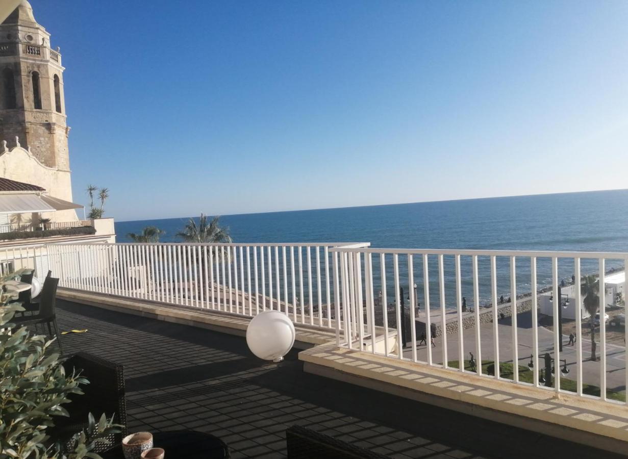 Atico Con Fantasticas Vistas Al Mar Y La Iglesia Lejlighed Sitges Eksteriør billede